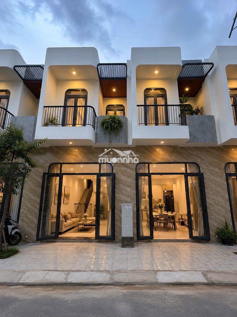 Nhà mới xây kế chợ trung tâm tp tân uyên