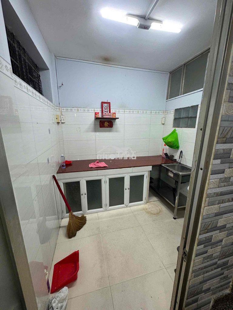 Cho thuê căn hộ mặt tiền đường gần quận trung tâm - 3