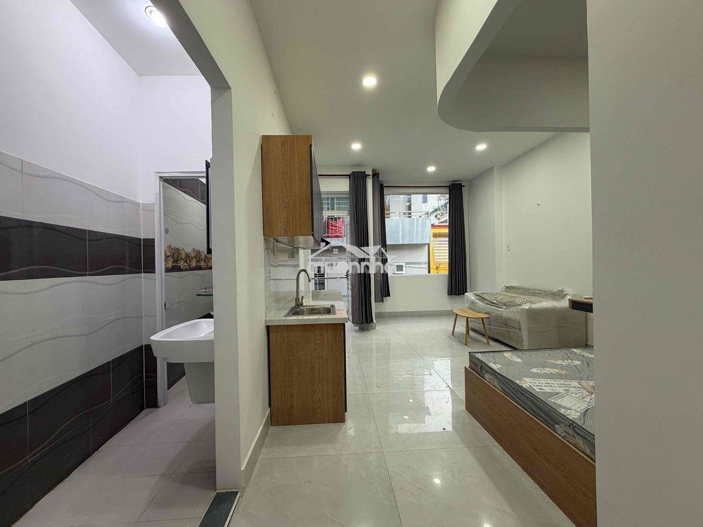 Cho thuê căn hộ ban công full nội thất giá rẻ gần isb ueh quận 1 - 3