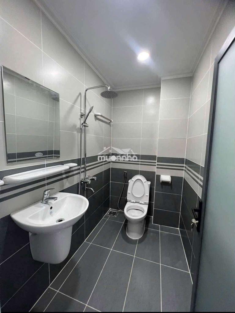 Nhà sạch trệt, 3 lầu, 5pn, 5wc, đường xe tải, gần ủy ban thạnh xuân - 3