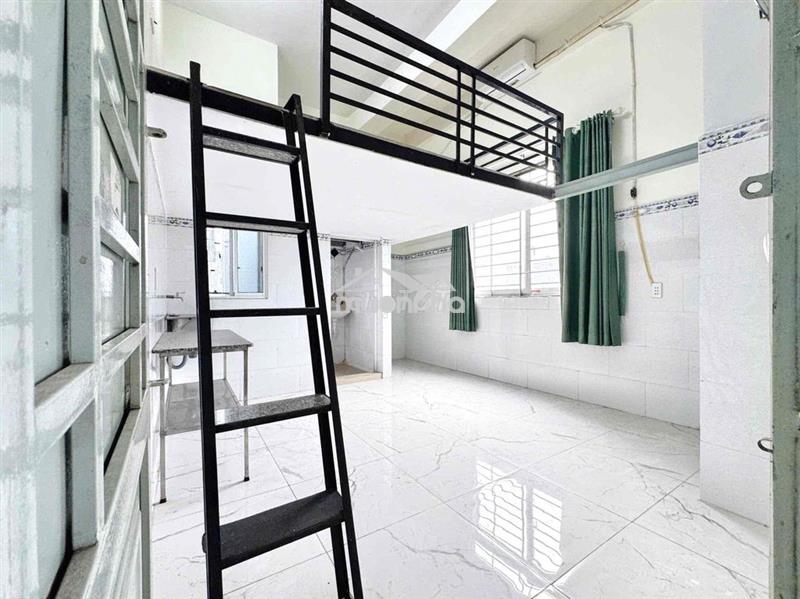 Phòng trọ giá rẻ - gác cao 2m - cửa sổ trời - đi bộ etown cộng hoà