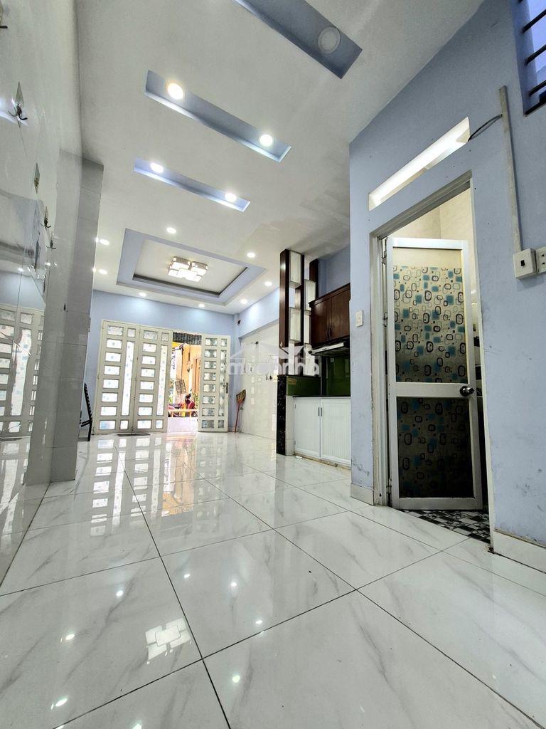 Chỉ 4 tỷ 750 triệu bán nhà 2 mặt hẻm f3 lạc long quân quận 11 - 2