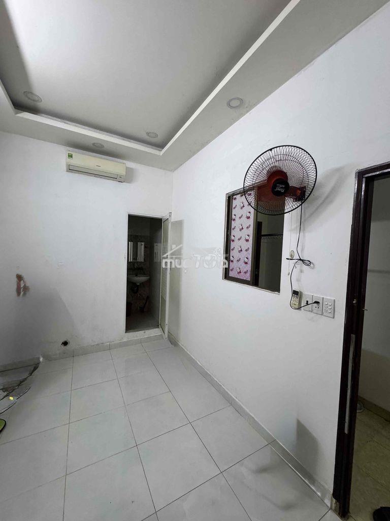 Cho thuê phòng trọ 18m2 mt đường số q4 - 3