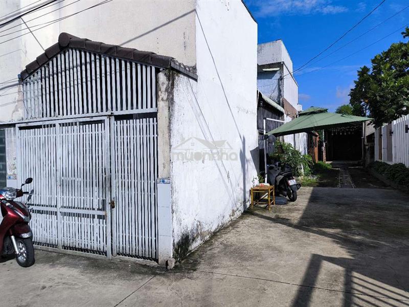 Nhà 1 trệt 1 gác, sau lưng bệnh viện tâm thần