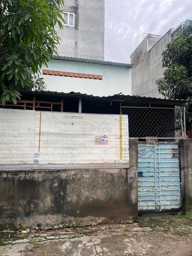 Phòng lớn nhà nhỏ sân rộng 50 m2 2 mặt tiền - 2