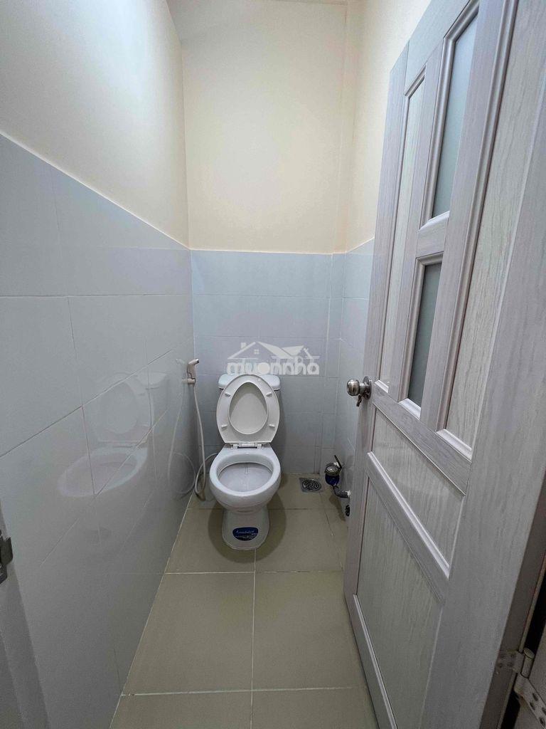 Phòng trọ cho thuê tầng 1 mặt tiền tên lửa - 2