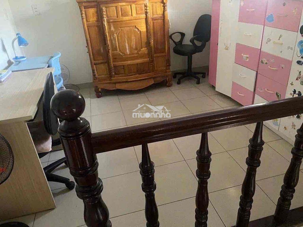 Nhà mặt tiền 2pn, sân rộng rãi mát mẻ - 3