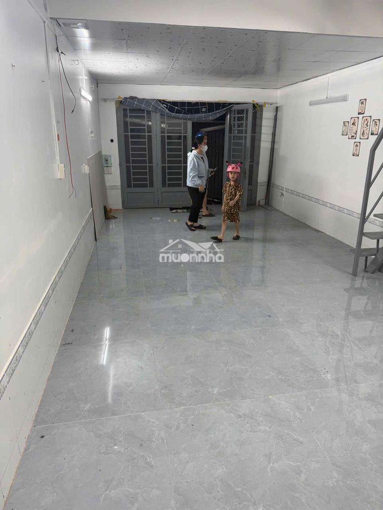Gần vịt quay hùng trang, 4m x 10, 1 lửng,  chỉ 4tr/tháng