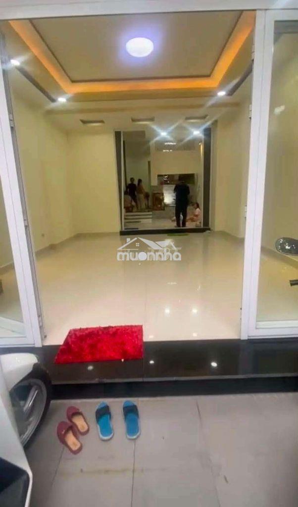 Nhà 3 lầu gần ngã tư 550 - 2
