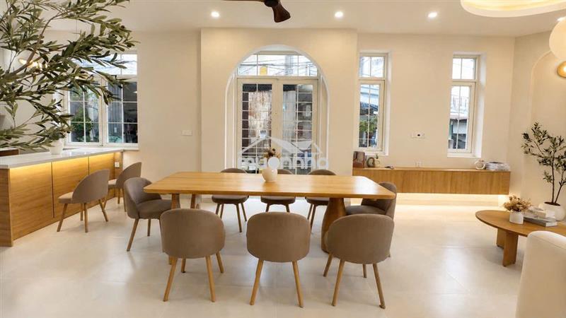 Góc 2mt hxh nguyễn ảnh thủ, dt 10x11m, 3 lầu, 6pn, đẹp, full nội thất