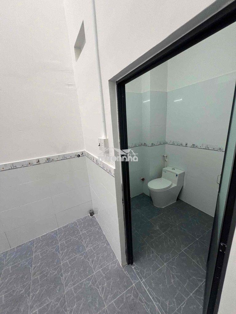 Cho thuê nhà khu bàu cát tân bình. dt: 4m7x 20 trêt lững giá 14tr - 4