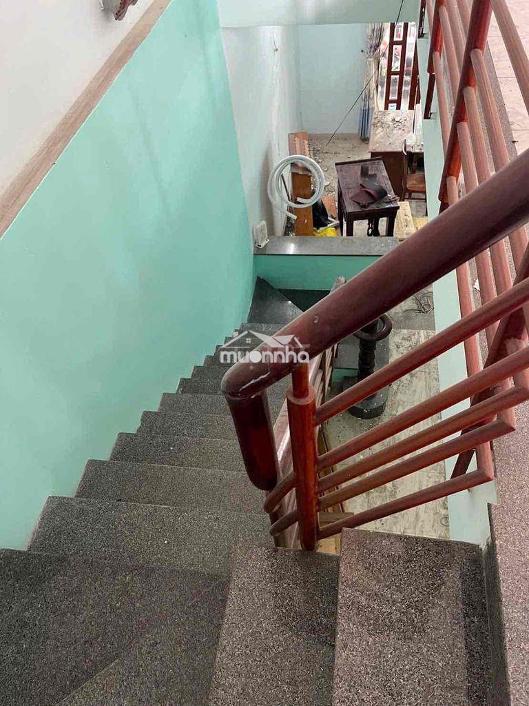 Cho thuê nhà 114m2, 1 lầu 1 trệt 2 pn, full nội thất. 7tr dĩ an