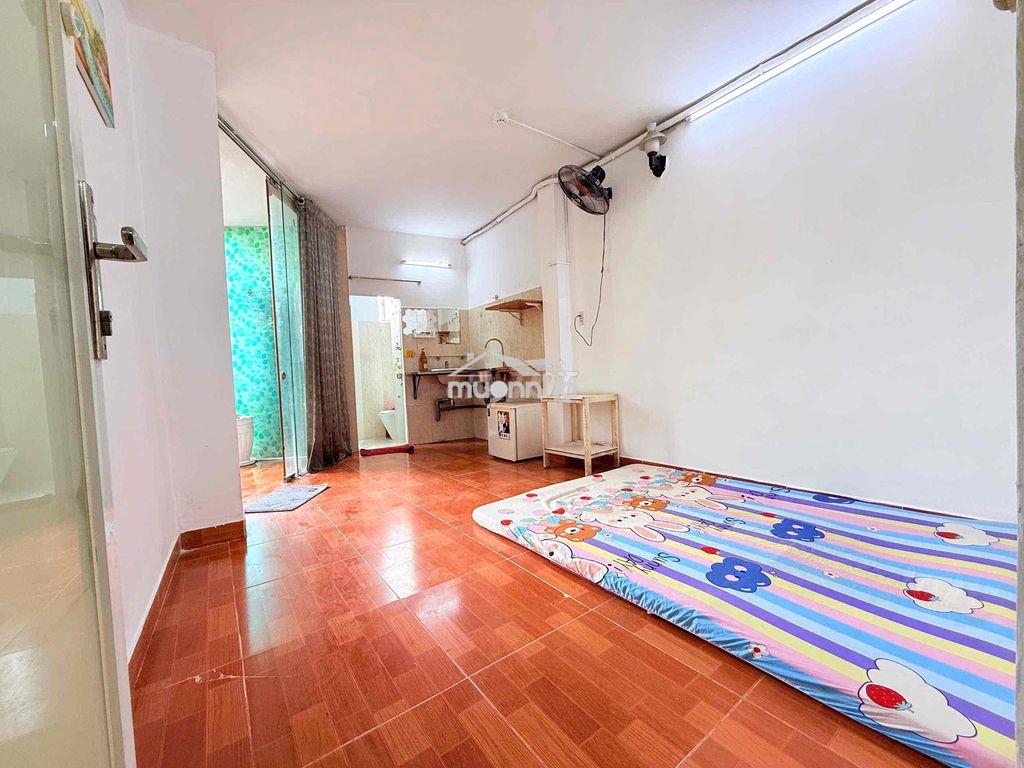 Phòng ban công mặt tiền trường sa view bao đẹp về đêm - 3