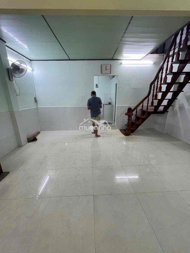Nhà mới 1 trệt 1 gác, có cửa sổ ban công. nguyễn trọng tuyển tân bình - 3