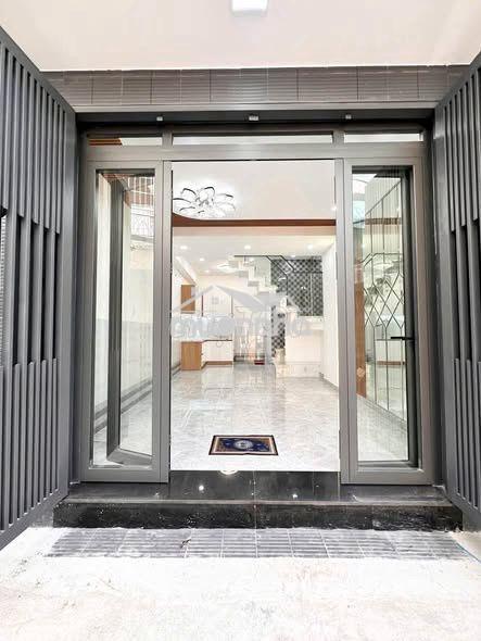 Nhà đẹp ở ngay trệt lầu 2pn shr khu âu dương lân p3q8 - 4
