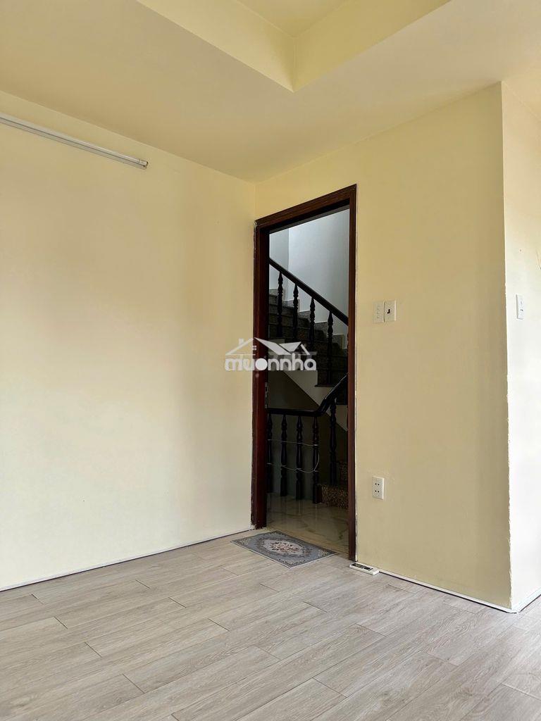 Phòng mới cửa sổ to, cửa ban công to ngập sáng bao điện nước - 4