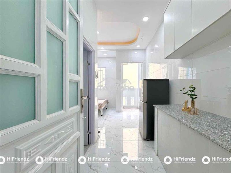 Phòng ban công full nội thất đi bộ qua đại học văn hiến