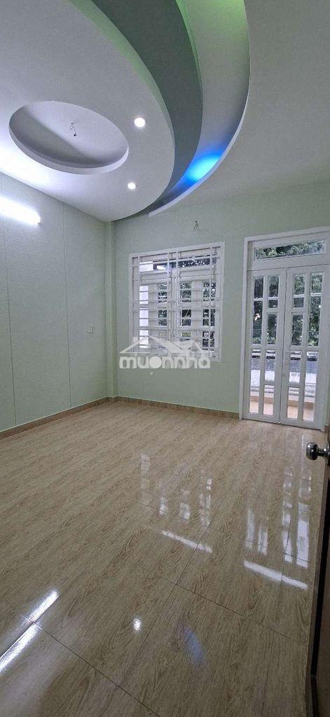 Cho thuê nhà mới có sân để ô tô .dt 4×16m đúc lầu .liên khu 5-6. bt
