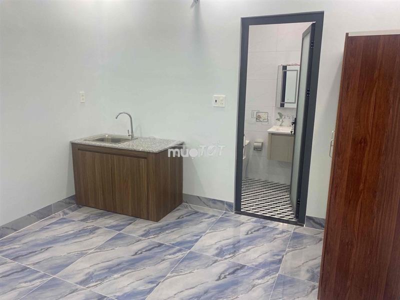 Phòng trọ có nhà vẹ sinh riêng cửa sổ thoáng mát khu vực yên tinh