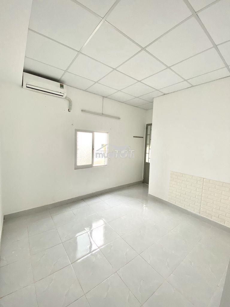 Phòng mới, thoáng mát, có nội thất. gần phan xích long