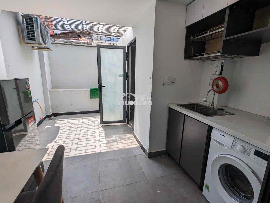 Căn hộ sân vườn có giếng trời tách bếp rộng thông thoáng - Ảnh 3