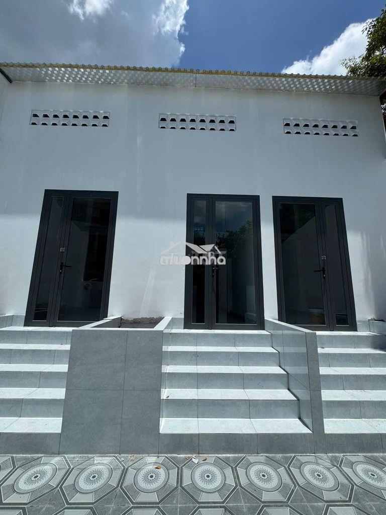 Nhà nguyên căn mới xây