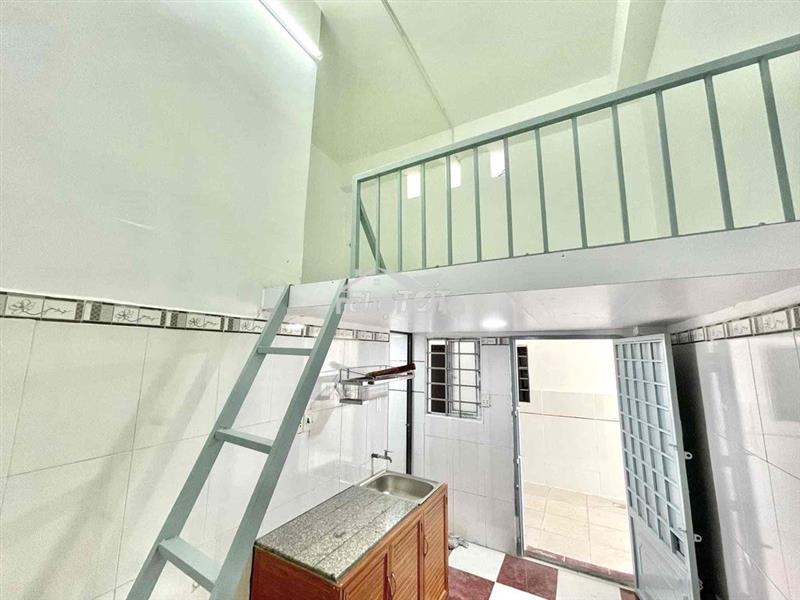 🔥Phòng gác cao 2m sẵn máy lạnh_thang máy_cách đh tài chính mkt 1,5km