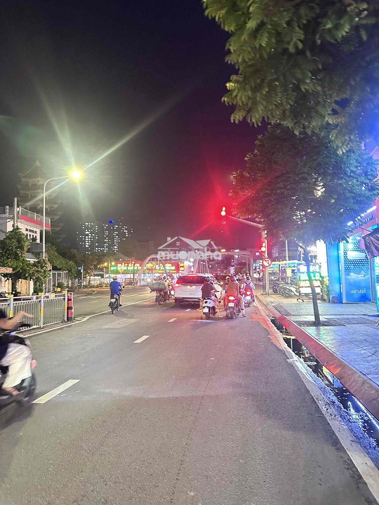 Mặt tiền q6 khu kinh doanh sầm uất 100m2 - 2