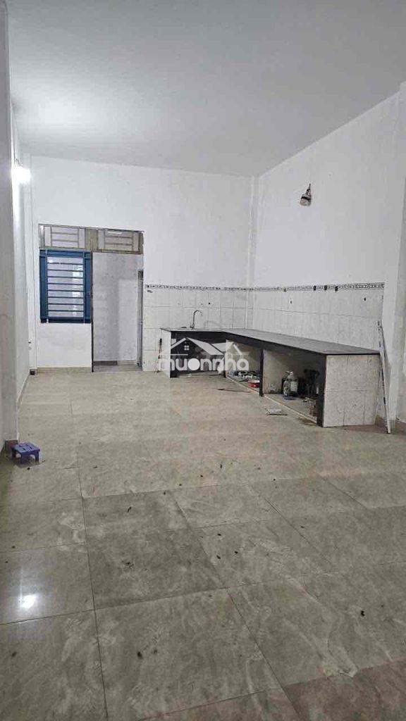 Cho thuê nhà - mặt tiền đường liên ấp 1-2: 7tr/ tháng. dt: 4m x 23m - 2