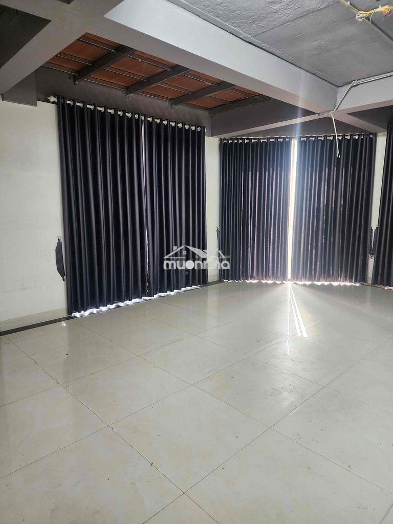 Mặt tiền 246m2, thich hop cho văn phòng, mam non - 2