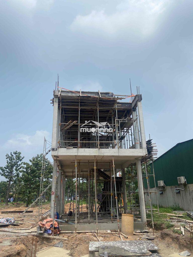 Bán nhà phố 3 tầng có 3 mặt tiền thoáng mát ngay gần siêu thị eaon tp