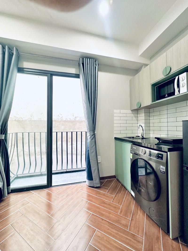 Cho thuê studio ban công có máy giặt riêng ngay ngã tư hàng xanh - chợ bà chiểu - học viện cán bộ - đại học văn lang - ngoại thương - 4