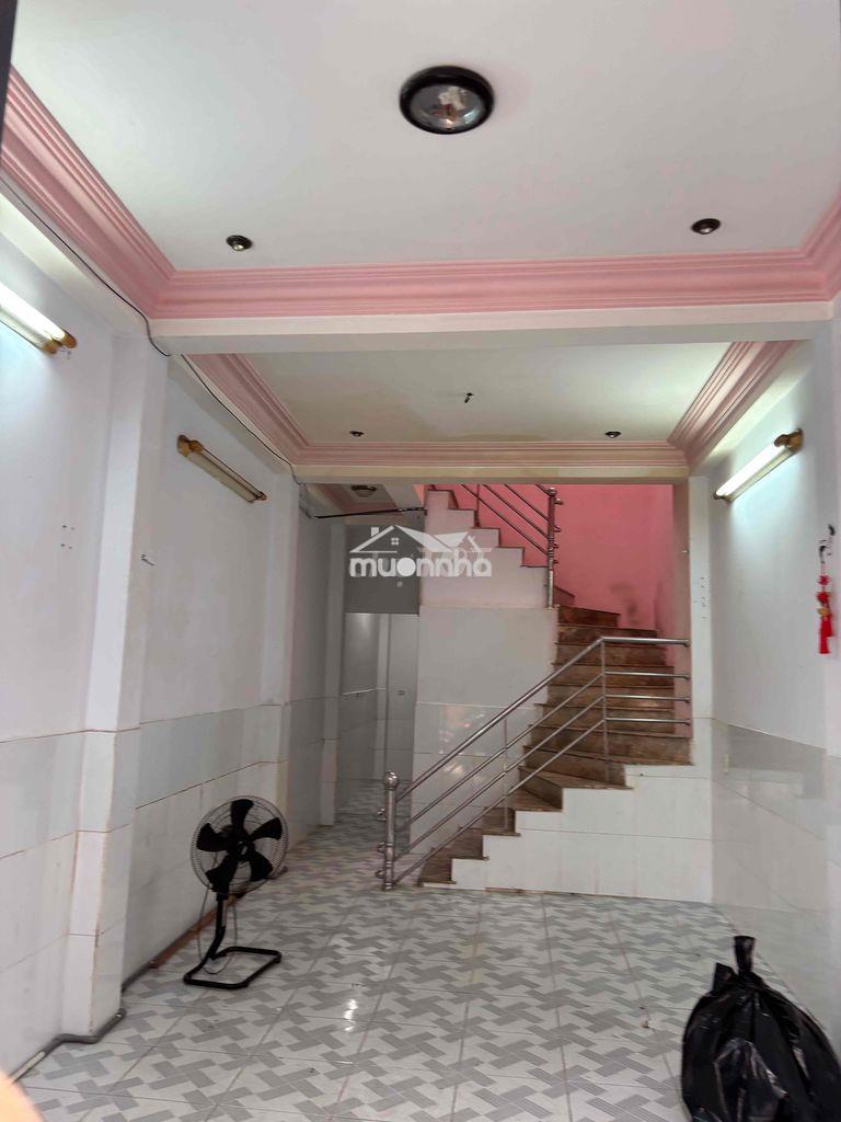 Nhà cho thuê 9tr nguyên căn/ đường xe hơi tới của quận 7