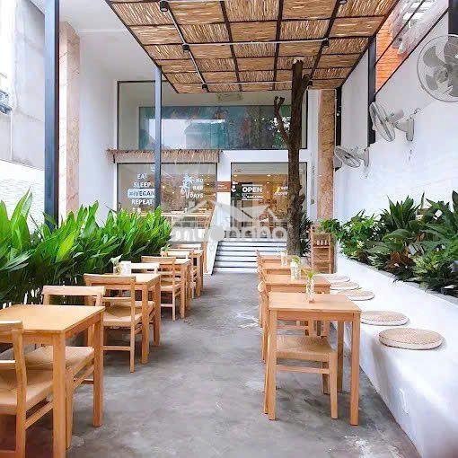 Sang nhượng mb sân vườn xuân thủy, thảo điền (7x30m). giá 94tr/th - 2