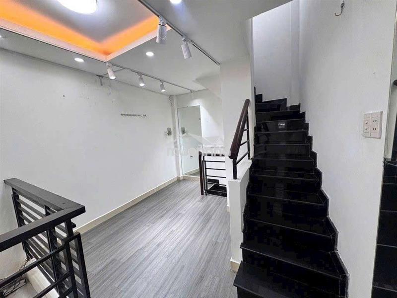 Nhà mặt tiền đường hà tôn quyền