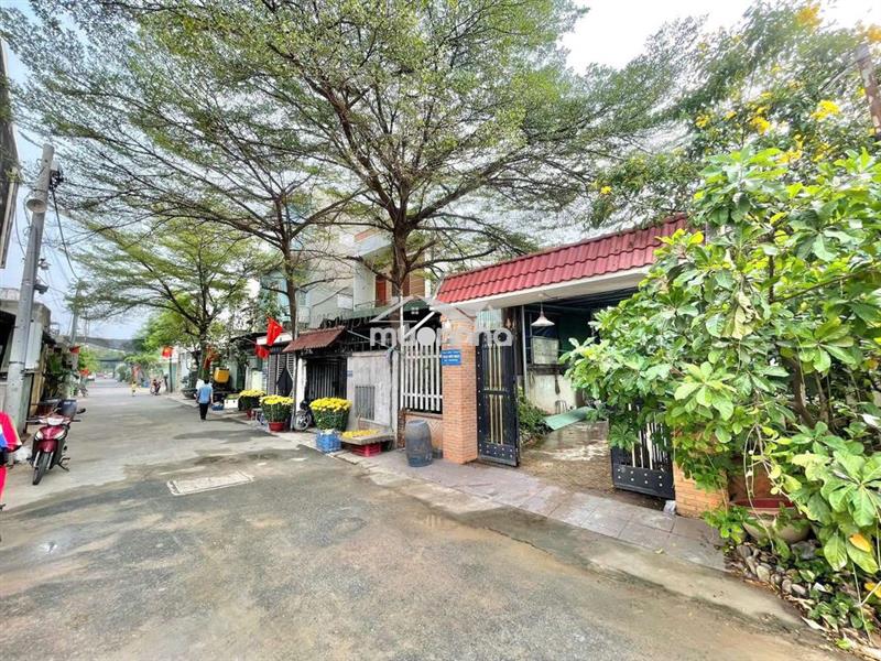 Nhà lầu ngay trung tâm hành chính dĩ an