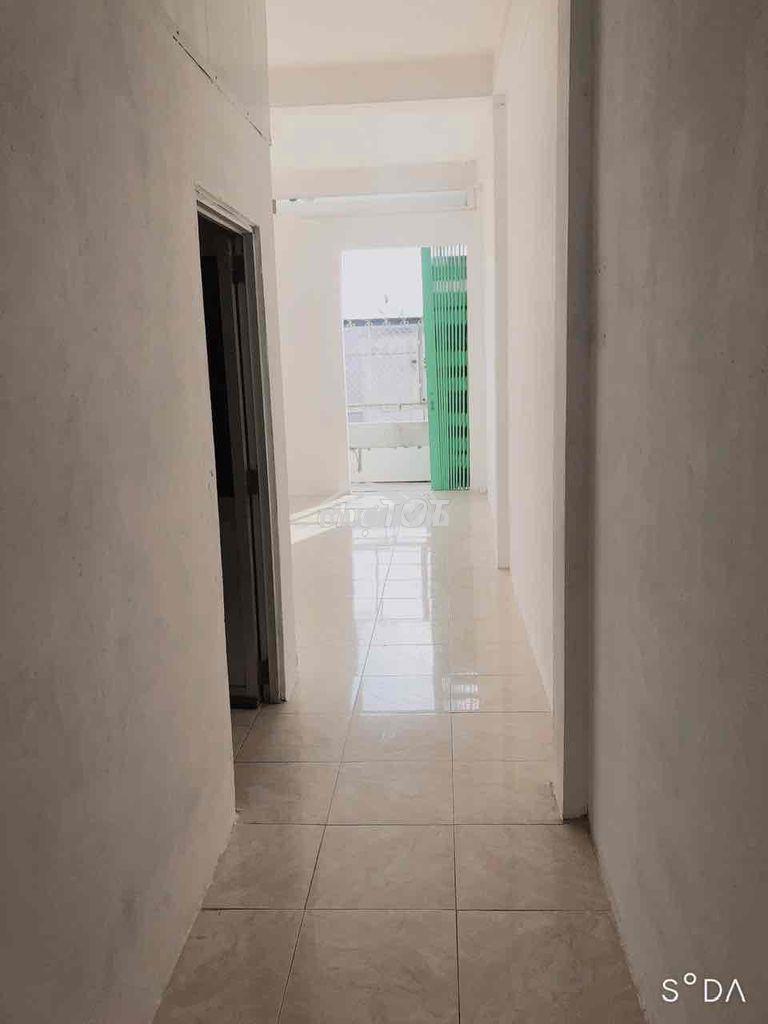 Căn hộ chung cư lầu 3, lô d chung cư lạc long quân, phường 5, quận 11 - 2