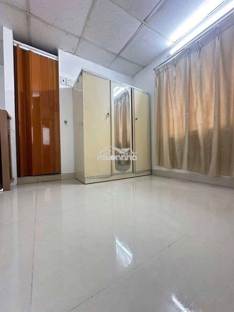 Nhà 3 phòng gần chợ hoà hưng