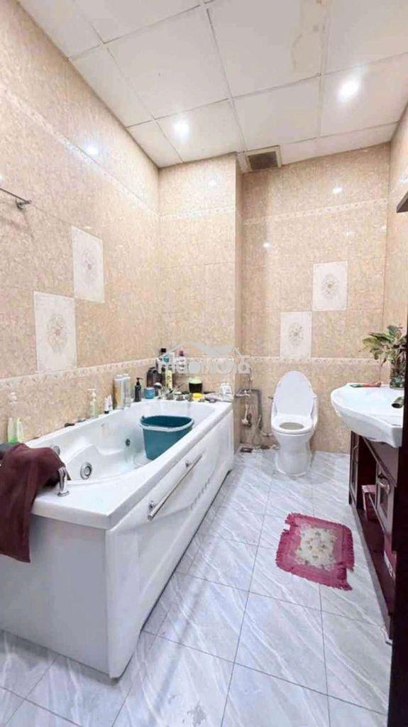 Chủ đổi nhà lớn bán nhà - 10m - ra đường trường sa quận 3 -5 tầng btct
