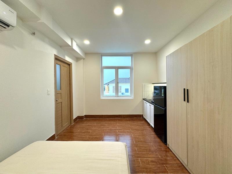 Phòng mới đầy đủ tiện nghi, cửa sổ thoáng mát gần ngay bx quận 8