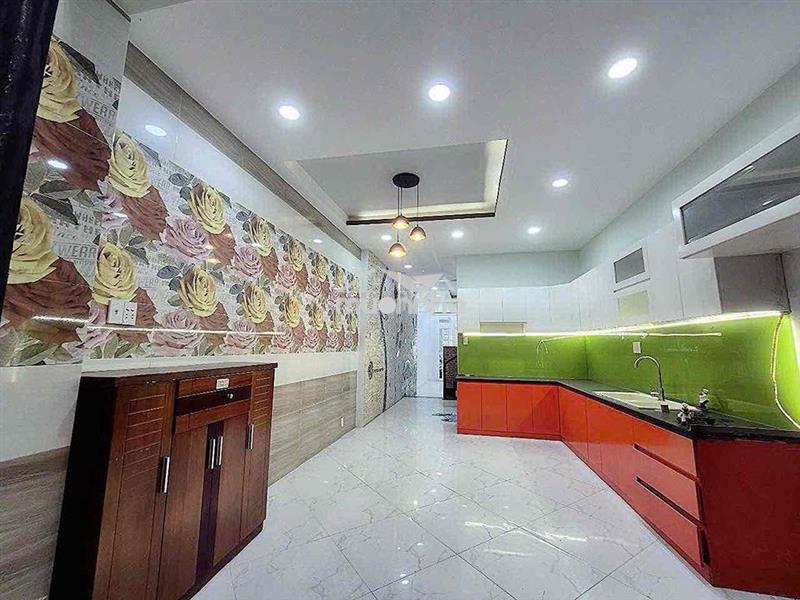 Nhà mới 1/lê văn quới.dt.4 x 18m 3lầu 5pn 5wc.nội thất cơ bản