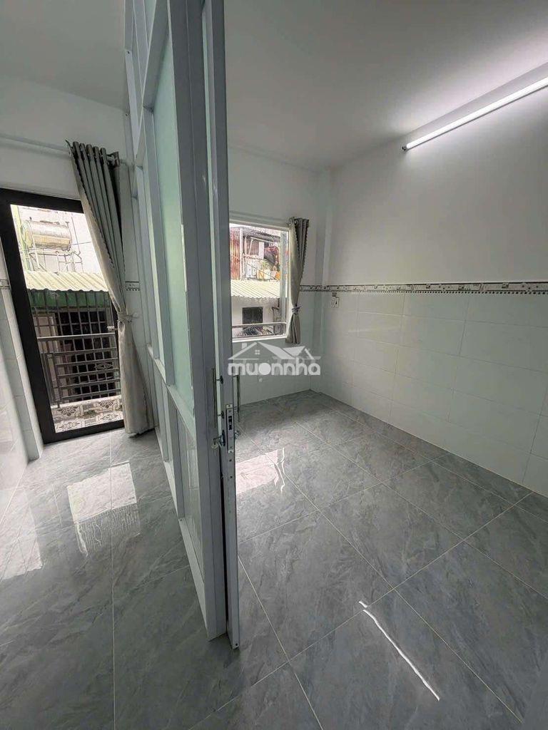 Sau lưng căn mặt tiền đường bãi sậy, gần chợ bình tiên, giá mềm. - Ảnh 2