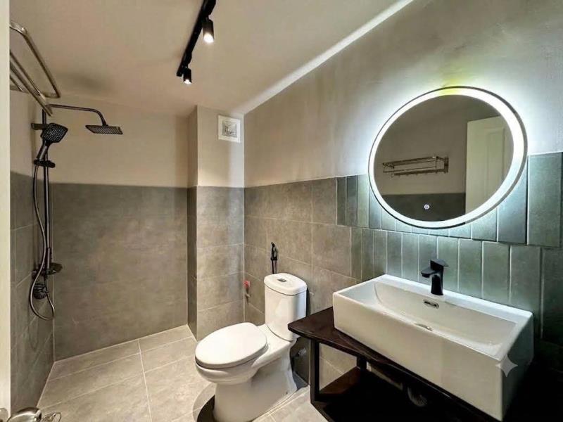 Cho thuê căn hộ studio, cửa sổ lớn thoáng