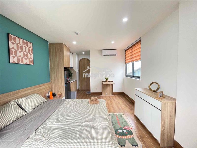 Studio ban công siêu thoáng ngay khu phố ăn uống bùi đình tuý