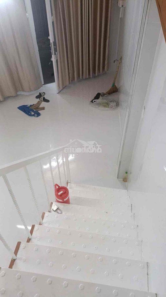Cho thuê nhà nguyên căn trệt + lầu như hình, ngay thống nhất - Ảnh 4