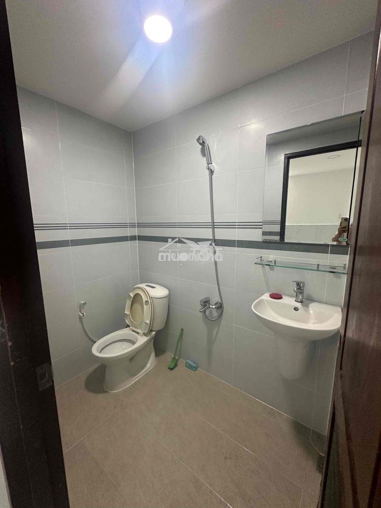 Nhà mới xây hẻm bàu cát p12 tân bình. dt: 3m7 x 18m trệt lững 13tr - Ảnh 3