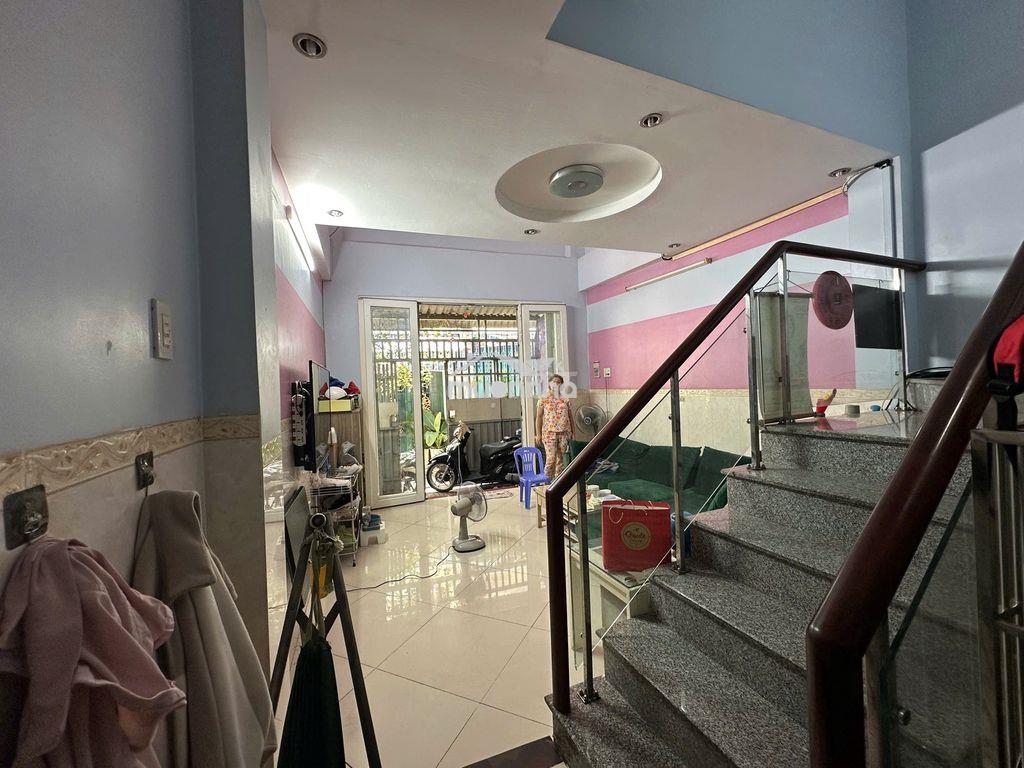 Nhà mới 3 lầu hẻm 1 xẹc đường hậu gianggiá tốt - 2