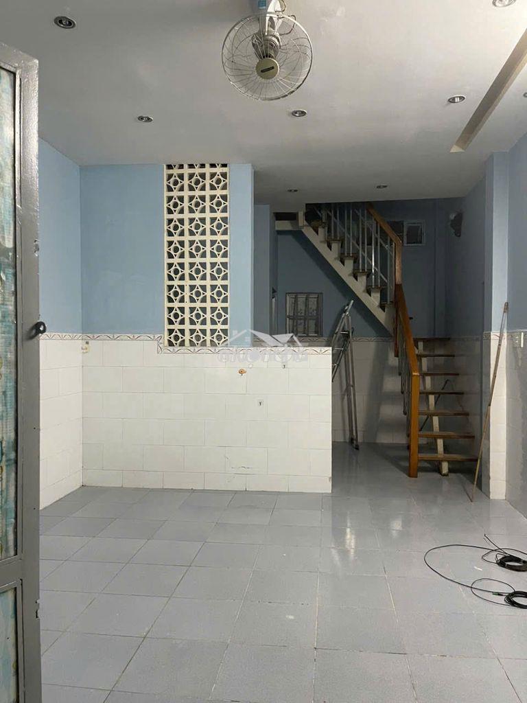 Nhà trệt lầu hẻm xe hơi quốc lộ 13 gần khu hồng long 40m 6 triệu/tháng - Ảnh 2