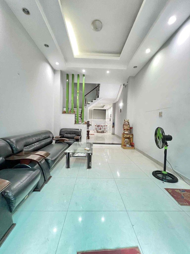 Nhà 4x16 3 lầu 4pn/5wc có nội thất, đường bình trị đông - Ảnh 2