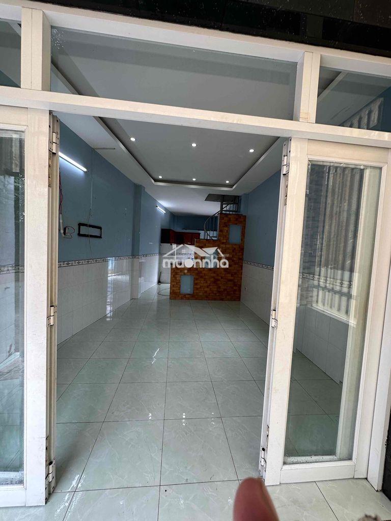 Nhà nguyên căn , đường quốc lộ 50 , gan chợ phú lac ,
